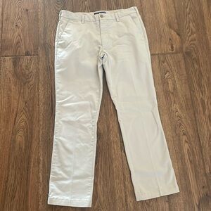 Izod - Men’s 32-30 Khaki Pants Straight leg - excellent condition